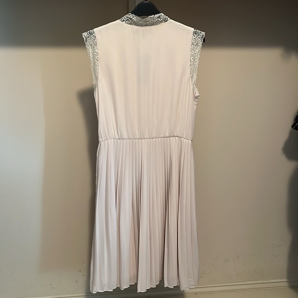 Banana Republic Cream Pleated Sundress - Picture 2 of 4